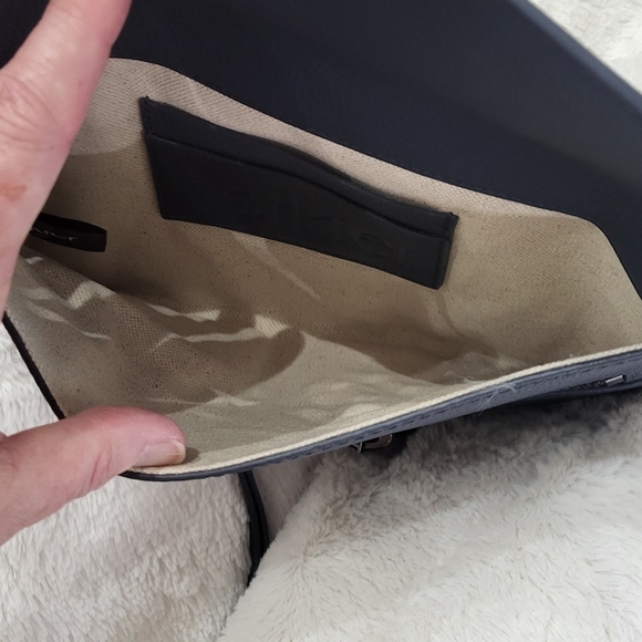 NWOT BOTKIER TRIGGER ASYMMETRIC ZIP LEATHER CROSSBODY BAG - Picture 4 of 8